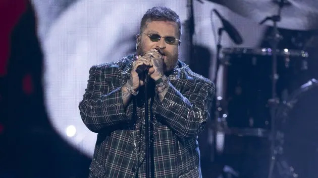 Ei, músicos de Atlanta – vocês poderiam dividir o palco com Teddy Swims