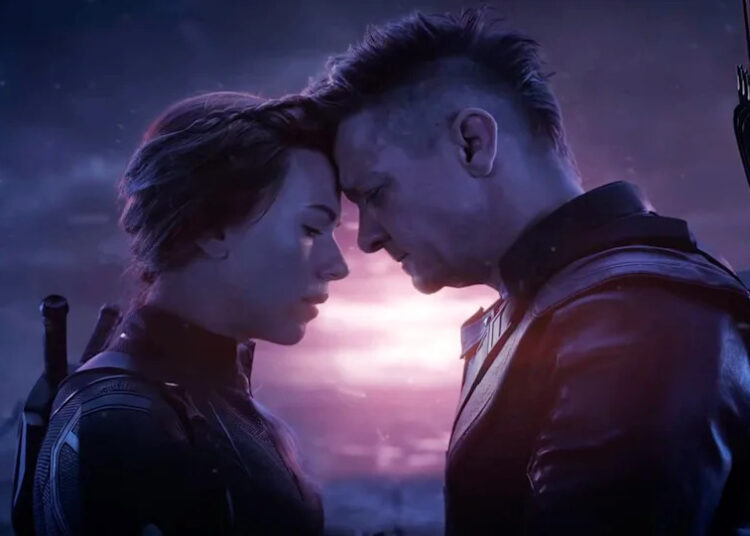 Endgame tinha 'muito mais alienígenas' originalmente. Por que Jeremy Renner está feliz por ter mudado