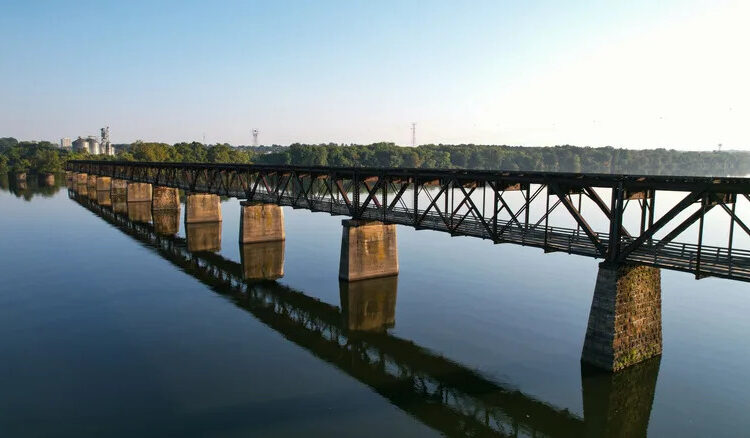 Esta cidade acessível do Alabama é um centro musical histórico com locais de pesca de primeira linha e vistas panorâmicas do rio