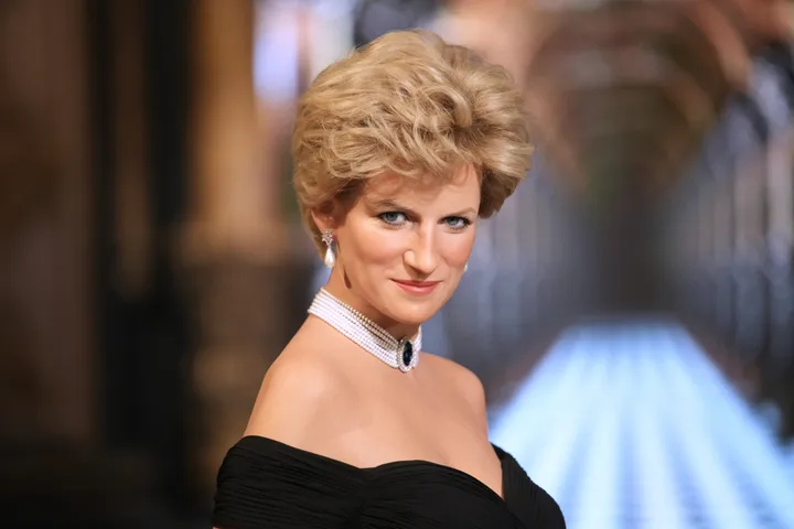 Estátua de cera da princesa Diana exibida em cidade improvável