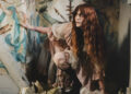 'Everybody Scream' de Florence + the Machine estreia em primeiro lugar em 6 paradas de álbuns da Billboard
