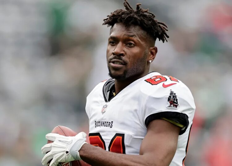 Ex-astro da NFL Antonio Brown é preso sob acusação de tentativa de homicídio