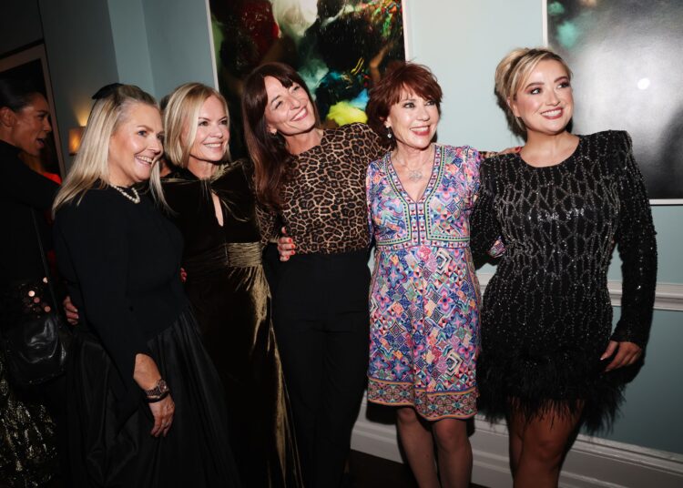 Exclusivo: Davina McCall diz que está ‘grata por cada minuto’ enquanto fala sobre o futuro casamento após uma cirurgia secreta de câncer de mama