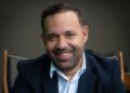 Executivo de música latina Jochy Rodríguez abre nova agência