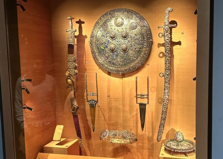 Exposição histórica mostra que até membros da realeza ficam com saudades de casa