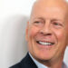Fãs chateados com as novas fotos de Bruce Willis em meio a seus contínuos problemas de saúde
