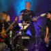 Fãs do Metallica acusados ​​de invasão após escalar torre em show em Perth