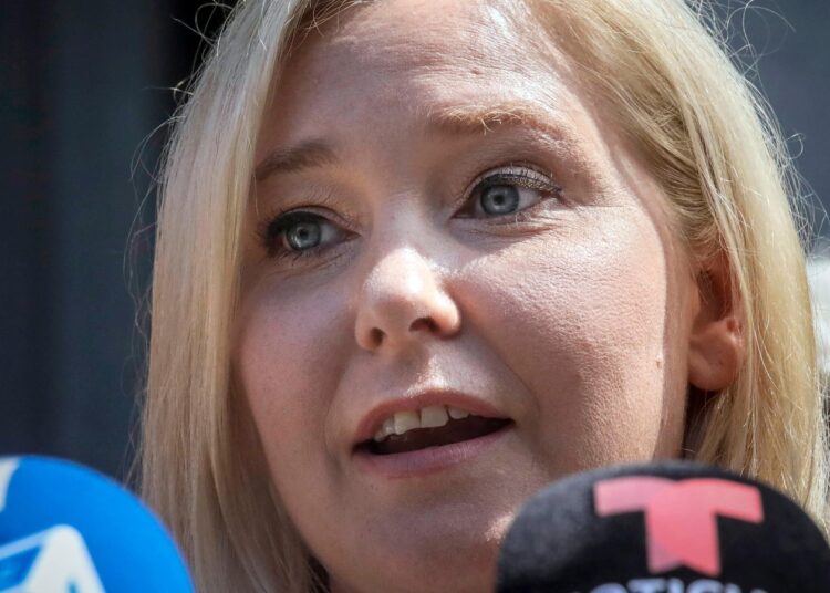 Filhos de Virginia Giuffre, que acusou Andrew e Epstein, buscam o controle de sua propriedade
