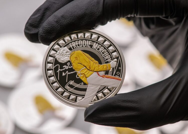 Freddie Mercury do Queen é homenageado com moeda Royal Mint