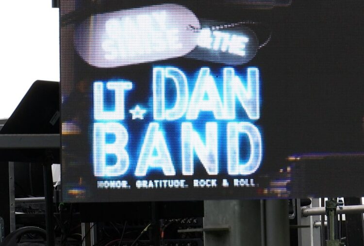 Gary Sinise e The Lt. Dan Band trazem música para o 'Family Day' em Franklin