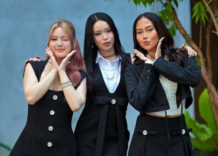 Girl group Dolla apresenta imagem feminina em novo videoclipe