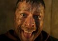Glen Powell, de The Running Man, compartilha a crítica de Arnold Schwarzenegger sobre o remake