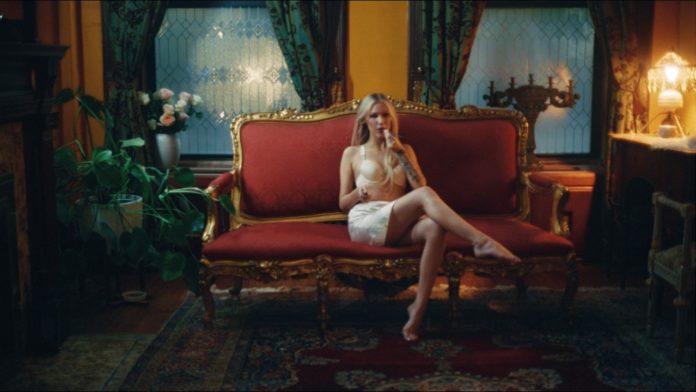 Grace VanderWaal revela videoclipe sonhador para novo single ‘High’