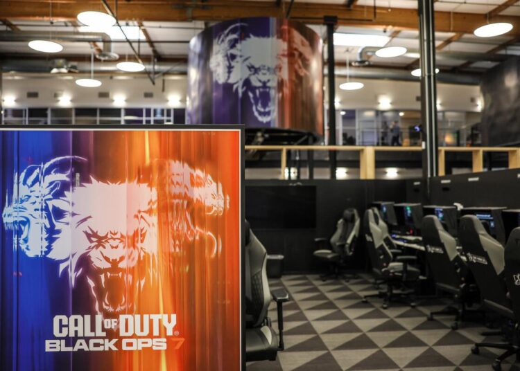 Grandes estrelas, grandes acrobacias. Não é um filme, é ‘Call of Duty: Black Ops 7’