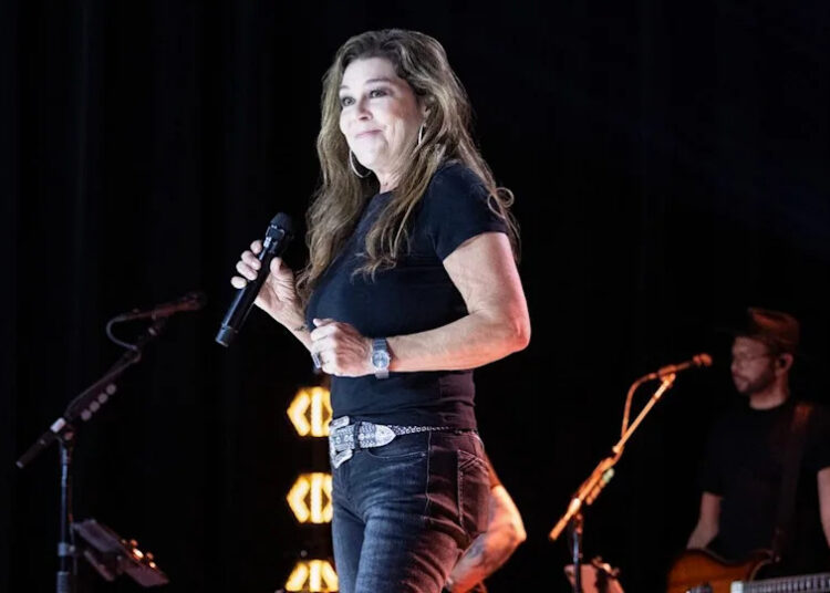 Gretchen Wilson, do The Road, fala sobre a passagem de um programa de canto ‘muito’ quente e pesado ‘para a nova série de Keith Urban e Blake Shelton