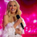 Gwen Stefani obtém reações animadas à nova música de Natal e ao videoclipe ‘Insane’