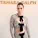 Hailee Steinfeld impressiona os fãs com um vestido recortado deslumbrante