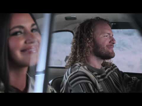 Hannah Ellis e Nick Wayne pegam a estrada natalina com novo dueto, “Christmas at 60 MPH”