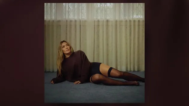 Hilary Duff anuncia o tão aguardado novo álbum, ‘luck… or Something’