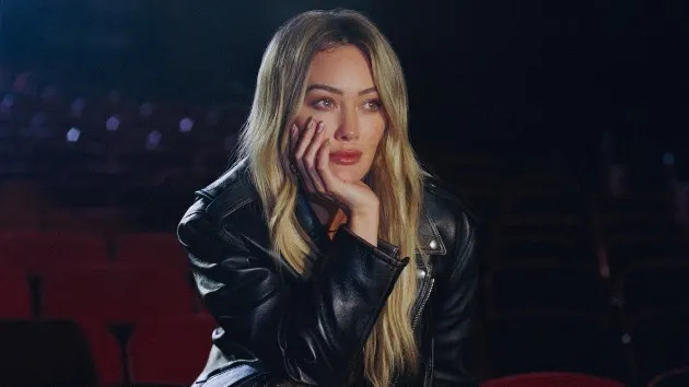 Hilary Duff anuncia primeiros shows ao vivo em mais de uma década
