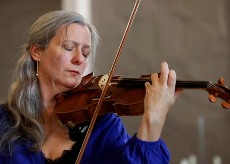 Hill and Hollow Music atinge um novo acorde - Mountain Lake PBS