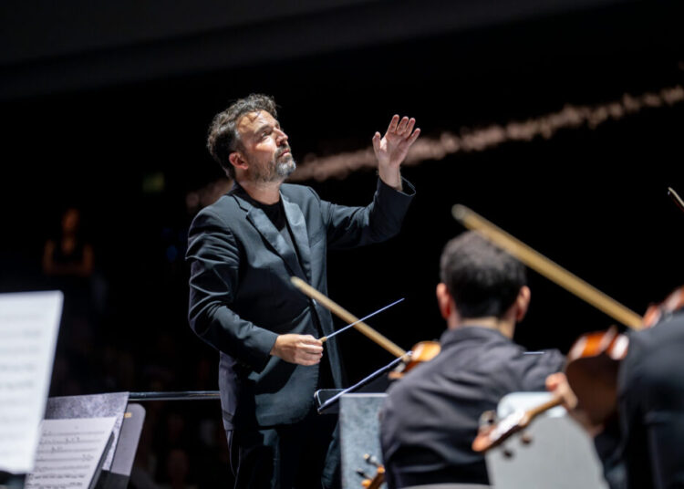 Houston Grand Opera anuncia novo diretor musical – Houston Public Media