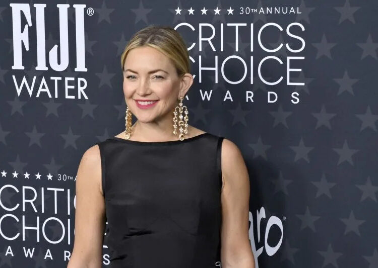 Hugh Jackman e Kate Hudson formam banda tributo a Neil Diamond em 'Song Sung Blue'