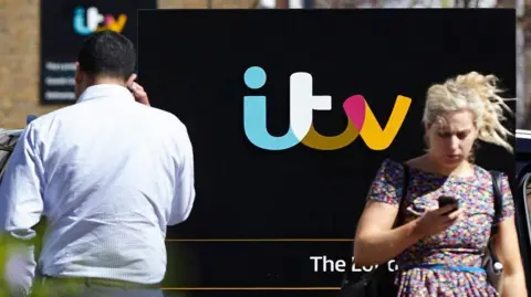 ITV negocia venda de negócios de televisão para Sky