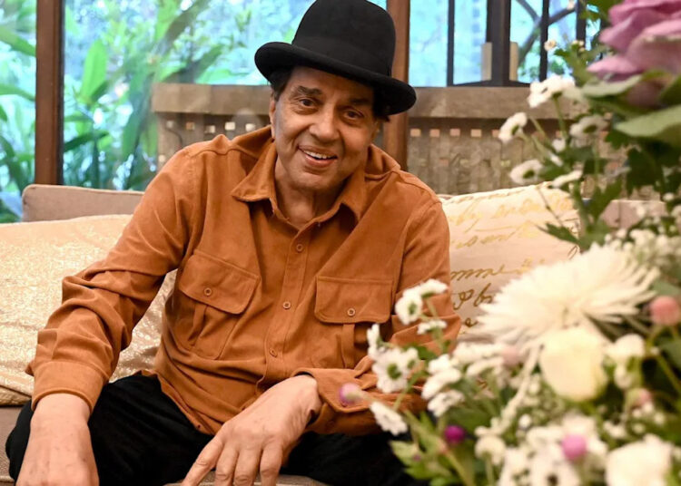 Índia: estrela de Bollywood Dharmendra morre aos 89 anos