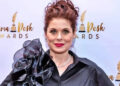 Internet mina humor no colapso de Debra Messing