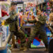 Janel Parrish e Parker Young compartilham o motivo hilariante pelo qual “Christmas on Duty” da Hallmark foi uma ‘experiência de crescimento’ (exclusivo)