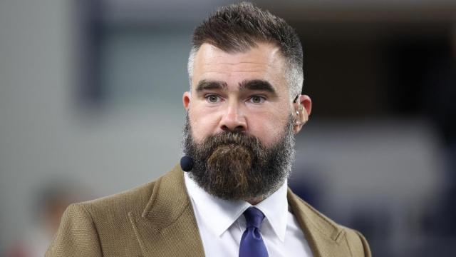Jason Kelce conversa com o ex de Taylor Swift, os fãs perguntam ‘Ele está ciente?’