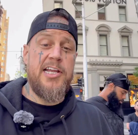 Jelly Roll ataca Louis Vuitton e diz que foi tratado como um criminoso na loja