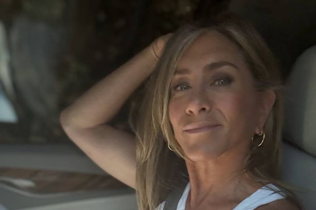 Jennifer Aniston se torna oficial com seu novo namorado ao compartilhar uma nova foto íntima