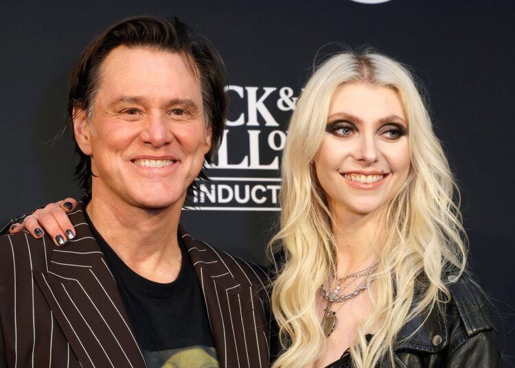 Jim Carrey e Taylor Momsen se reúnem pela primeira vez desde as filmagens de 'Como o Grinch roubou o Natal' | Hall da Fama do Rock & Roll de 2025, Jim Carrey, Hall da Fama do Rock & Roll, Taylor Momsen | Notícias e fofocas sobre celebridades | Entretenimento, fotos e vídeos