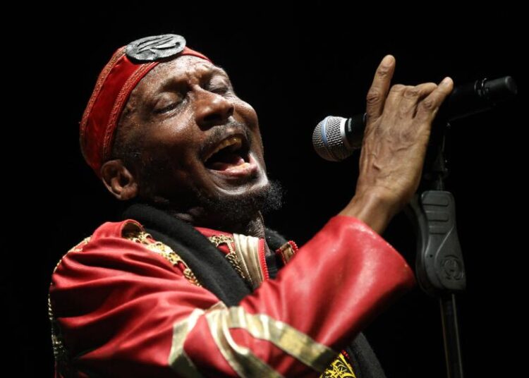 Jimmy Cliff, lenda do reggae e ator conhecido por 'The Harder They Come', morre aos 81 anos