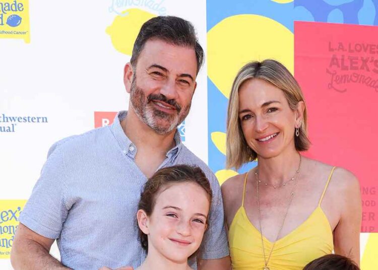 Jimmy Kimmel e esposa Molly se lembram de ter contado às crianças sobre a suspensão do programa