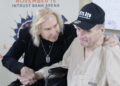 Joe Walsh aparece no Dole VA para agradecer aos veteranos de Wichita