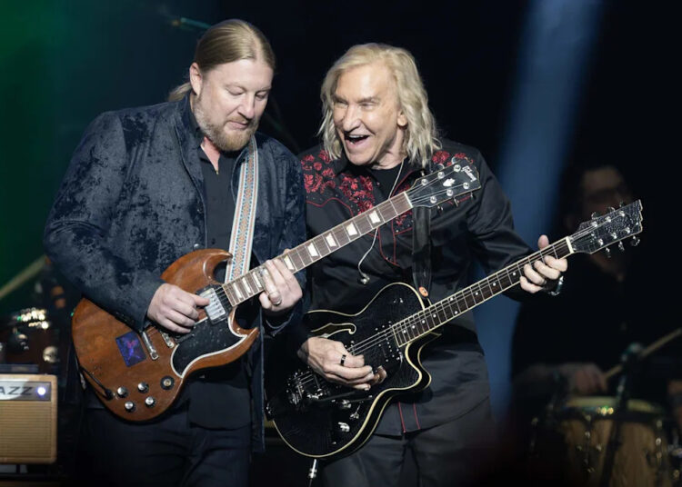 Joe Walsh arrasa sua cidade natal com elenco de estrelas para homenagear veterinários