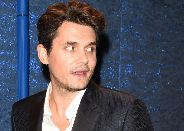 John Mayer e Kat Stickler alimentam rumores de romance