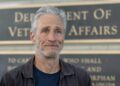 Jon Stewart assina contrato com o 'Daily Show' até 2026
