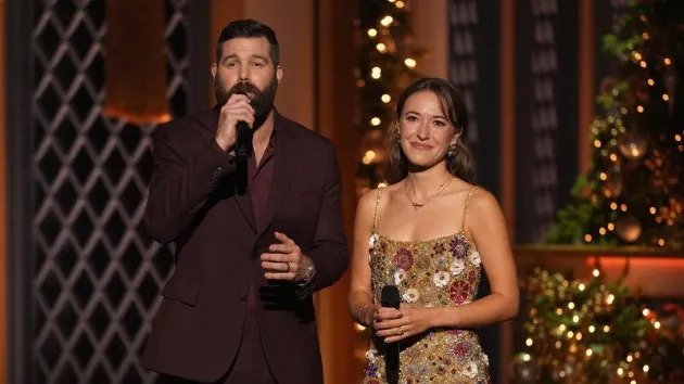 Jordan Davis e Lauren Daigle serão os apresentadores do 'CMA Country Christmas'