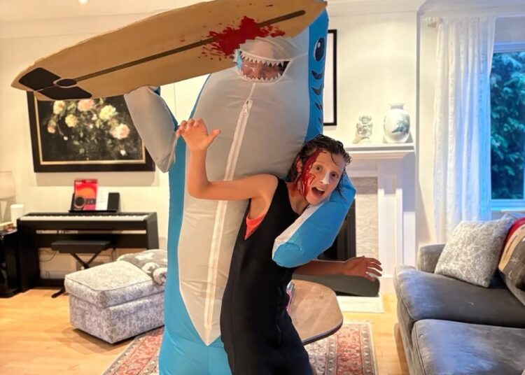 Justin Trudeau se veste como tubarão esquerdo em meio ao romance de Katy Perry