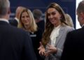 Kate Middleton agradece ao colega por ‘aguentar forte’ durante seu tratamento de saúde em momento emocionante