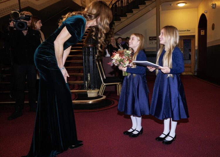 Kate Middleton revela que seus filhos ficaram ‘muito tristes’ por perder um momento importante no Royal Variety Show