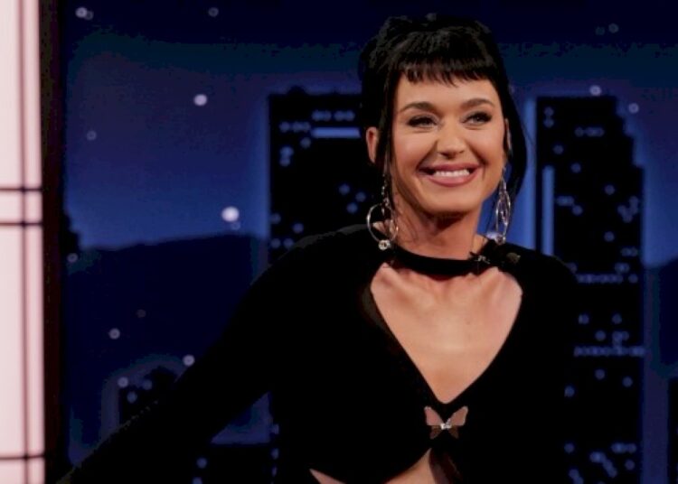 Katy Perry anuncia nova música, 'Bandaids'