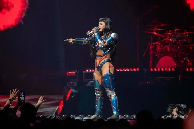 Katy Perry bate o recorde logo após o último videoclipe gerar especulações de IA