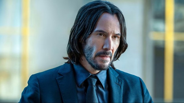 Keanu Reeves fala se ele assiste seus filmes com frequência