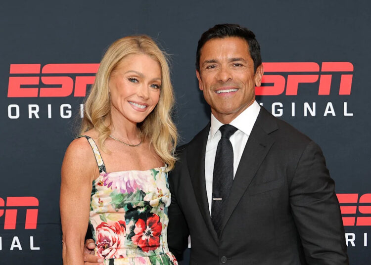 Kelly Ripa e Mark Consuelos serão os anfitriões do Emmy Internacional de 2025