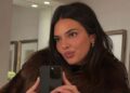 Kendall Jenner impressiona os fãs em biquíni de duas peças
